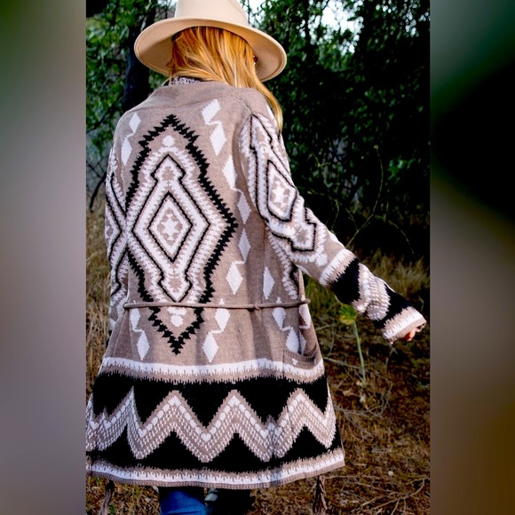 New Long Aztec Print Knit Cardigan Last One! - Picture 5 of 8